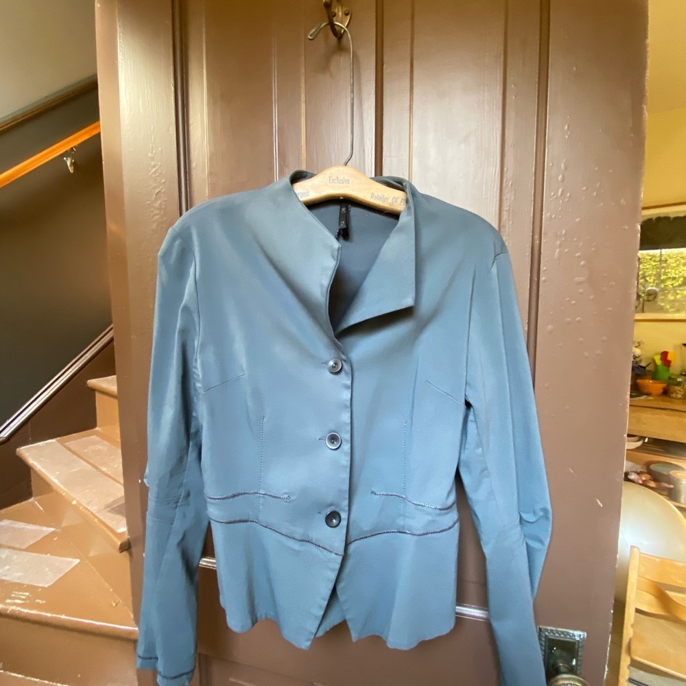 Porto fitted jacket.